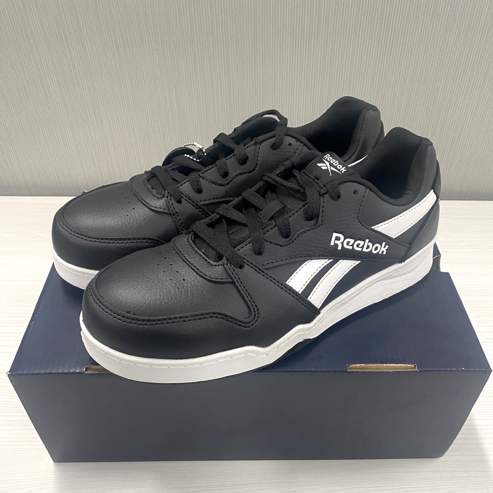 Reebok’s Men Low Cut Work Sneakers Size 9.5 - Black & White